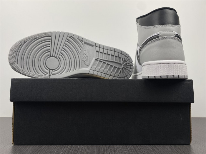 air jordan 1 mid “light smoke grey” 554724-078
