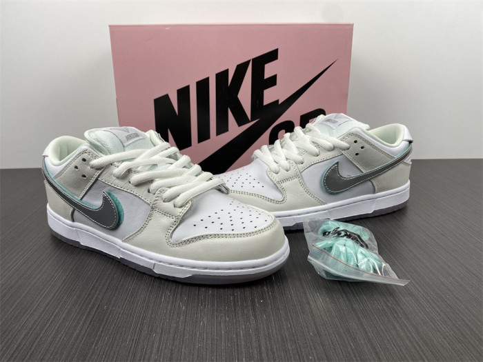 Di*m*nd s*pply co. x dunk low pro sb 