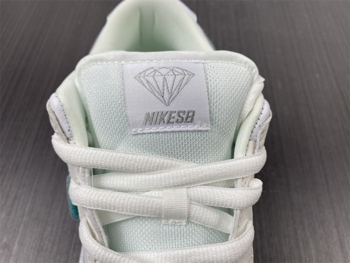 Di*m*nd s*pply co. x dunk low pro sb 