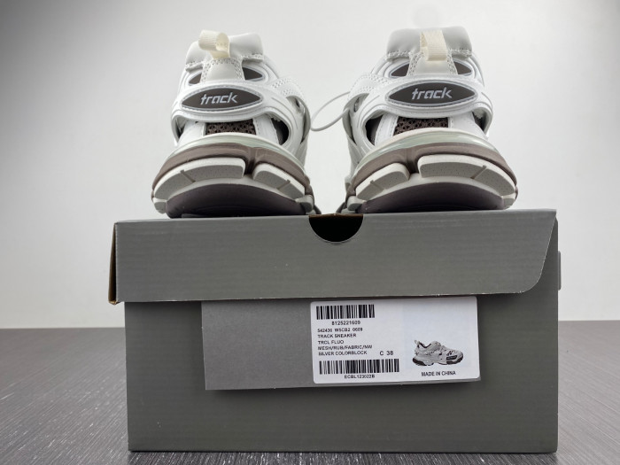 Ba*len*cia*ga track-0106