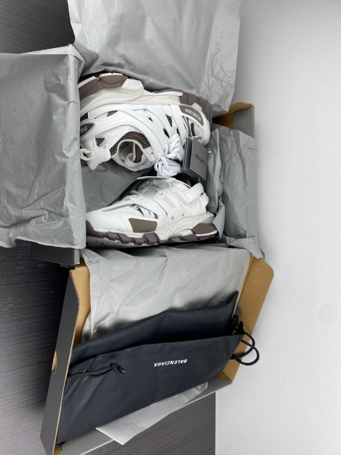 Ba*len*cia*ga track-0106