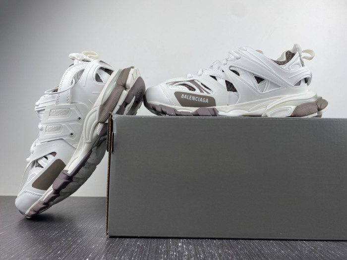 Ba*len*cia*ga track-0106