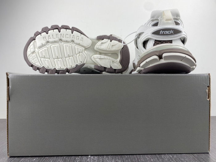 Ba*len*cia*ga track-0106