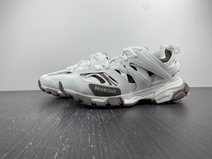 Ba*len*cia*ga track-0106