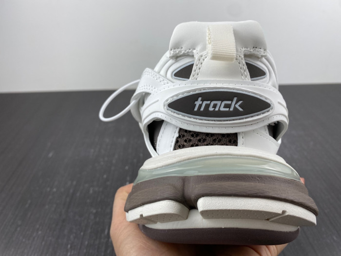 Ba*len*cia*ga track-0106