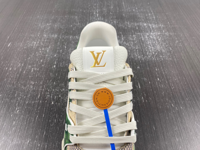 lv snekaers 82