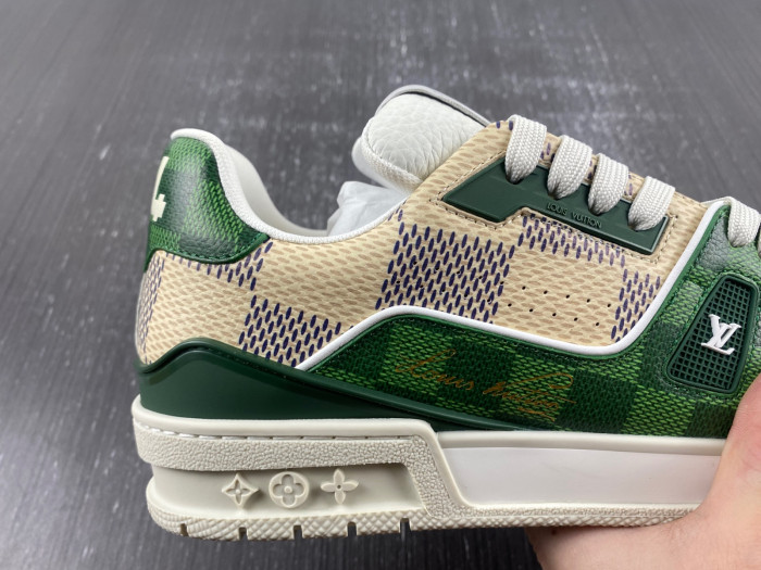 lv snekaers 82