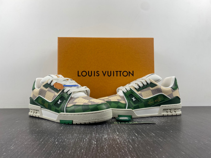 lv snekaers 82