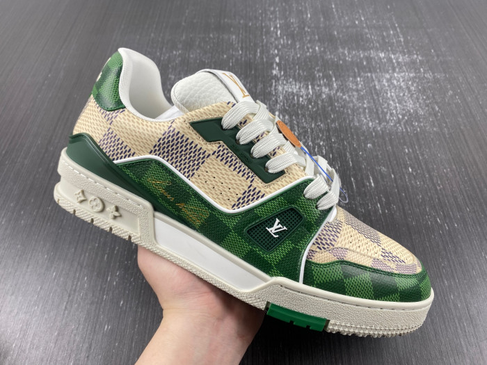 lv snekaers 82