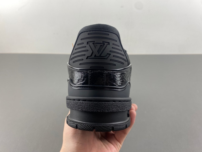 LV snekaers 209