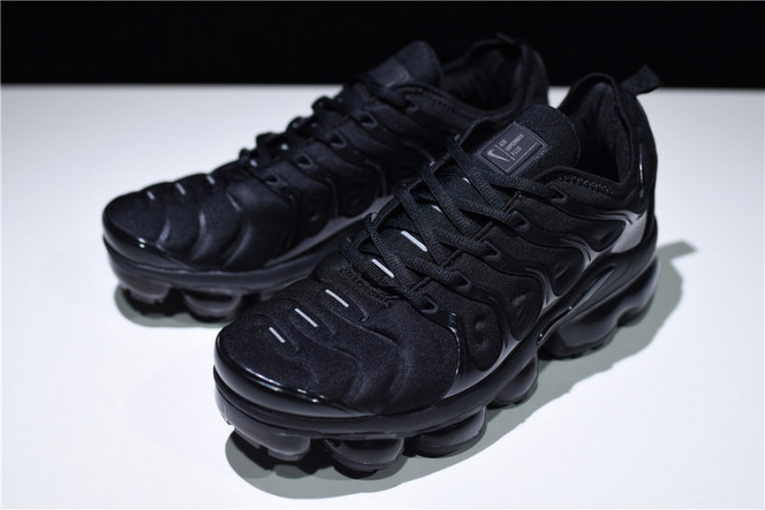 nike air vapormax plus triple black 924453-004