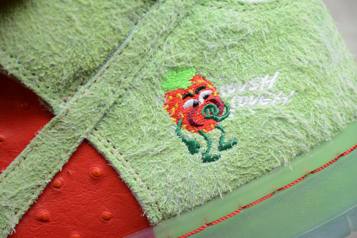 nike dunk low sb "strawberry cough" cw7093-601