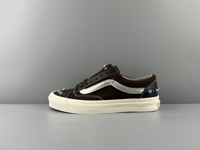 VANS-10