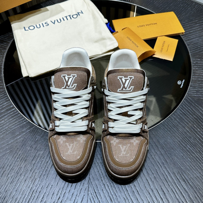 LV snekaers 152