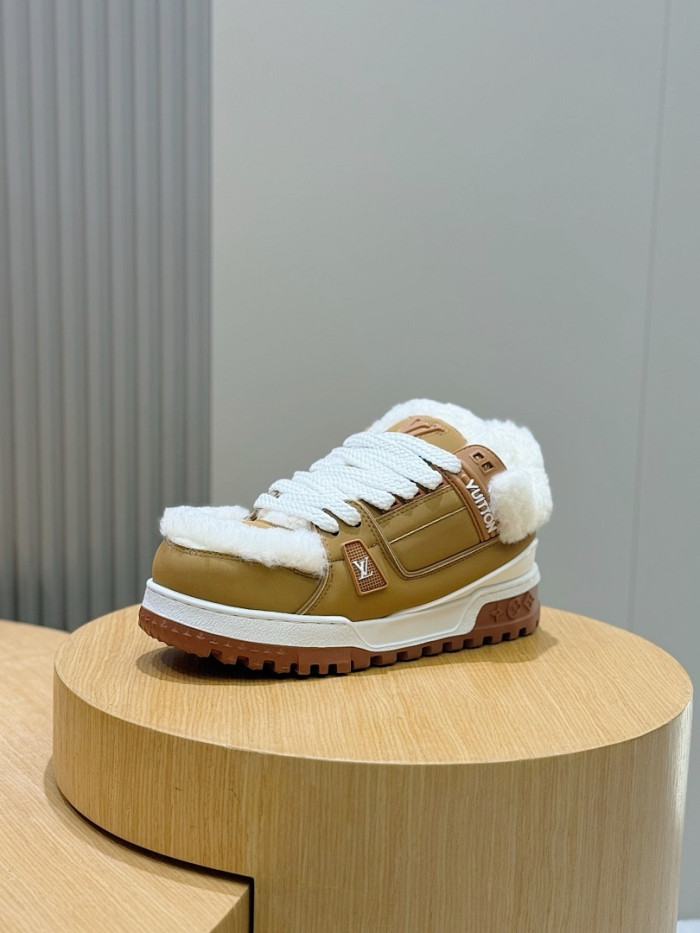 LV snekaers 256
