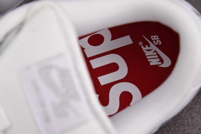 NK SB Dunk Low Supreme 94 White Metallic Silver- HQ8487-100
