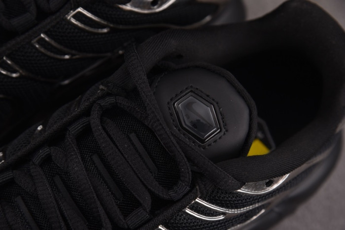 NK Air Max Plus SE Black Chrome-HJ9743-001