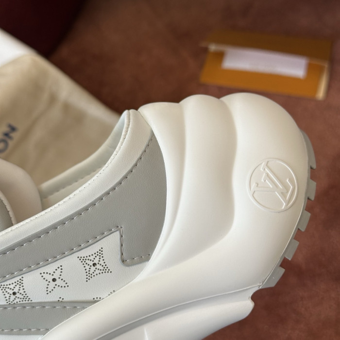 LV snekaers 143