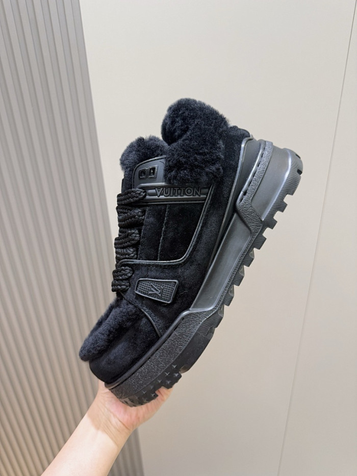 LV snekaers 255
