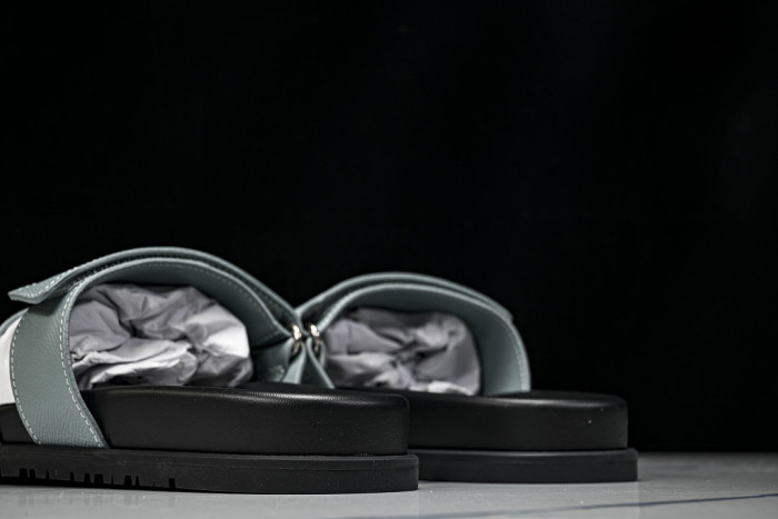 H**me5 Sandal 43