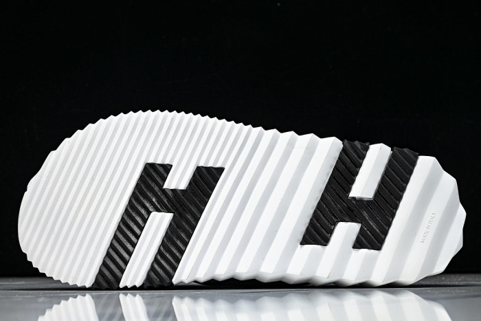 H**me5 Sandal 37