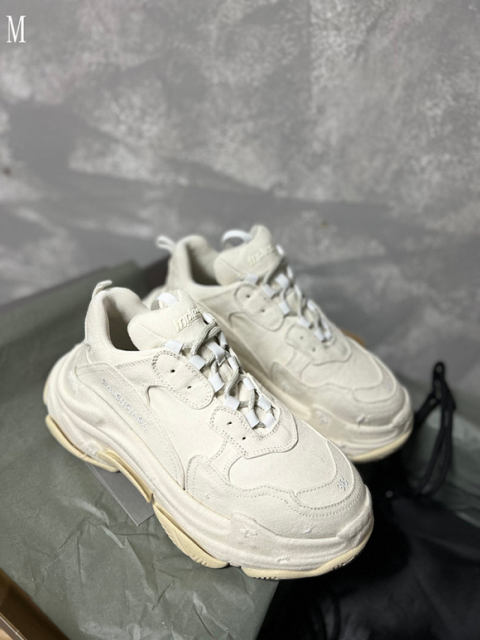 BALENCIAGA TRIPLES 16
