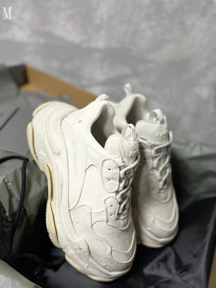 BALENCIAGA TRIPLES 16