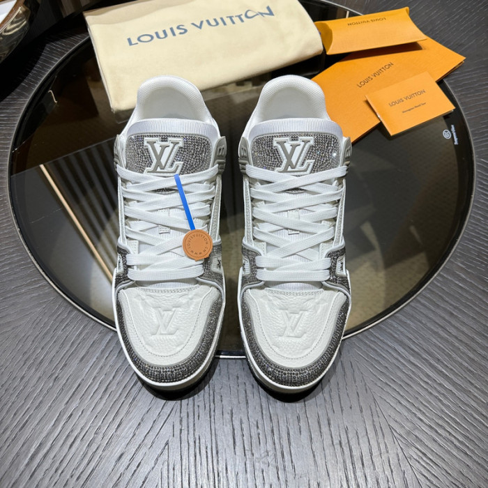 LV snekaers 122