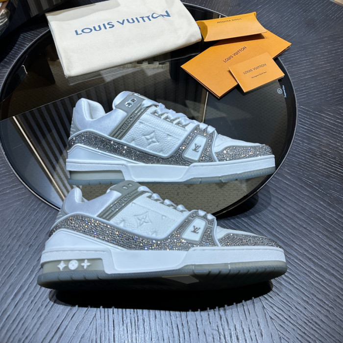 LV snekaers 122