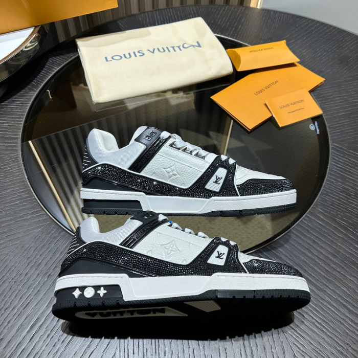 LV snekaers 124