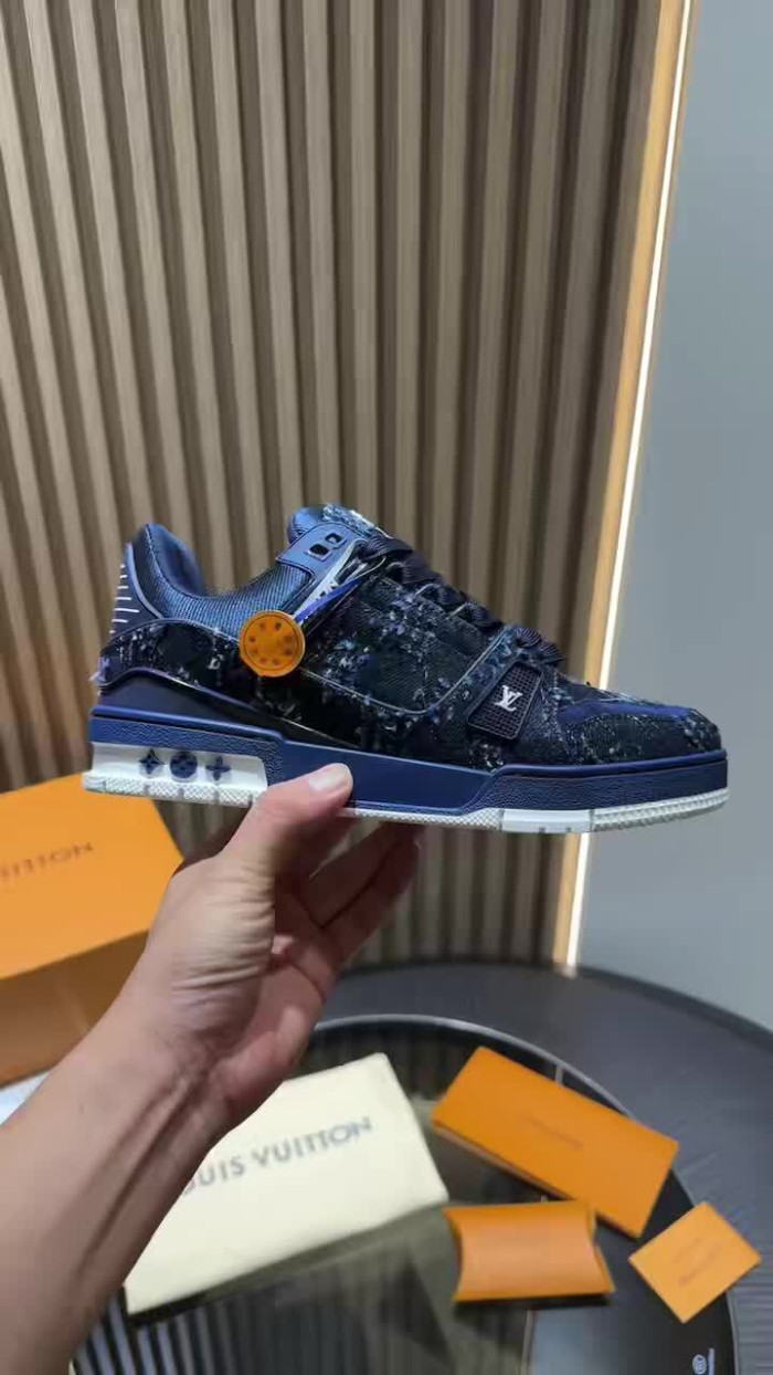 LV snekaers 233