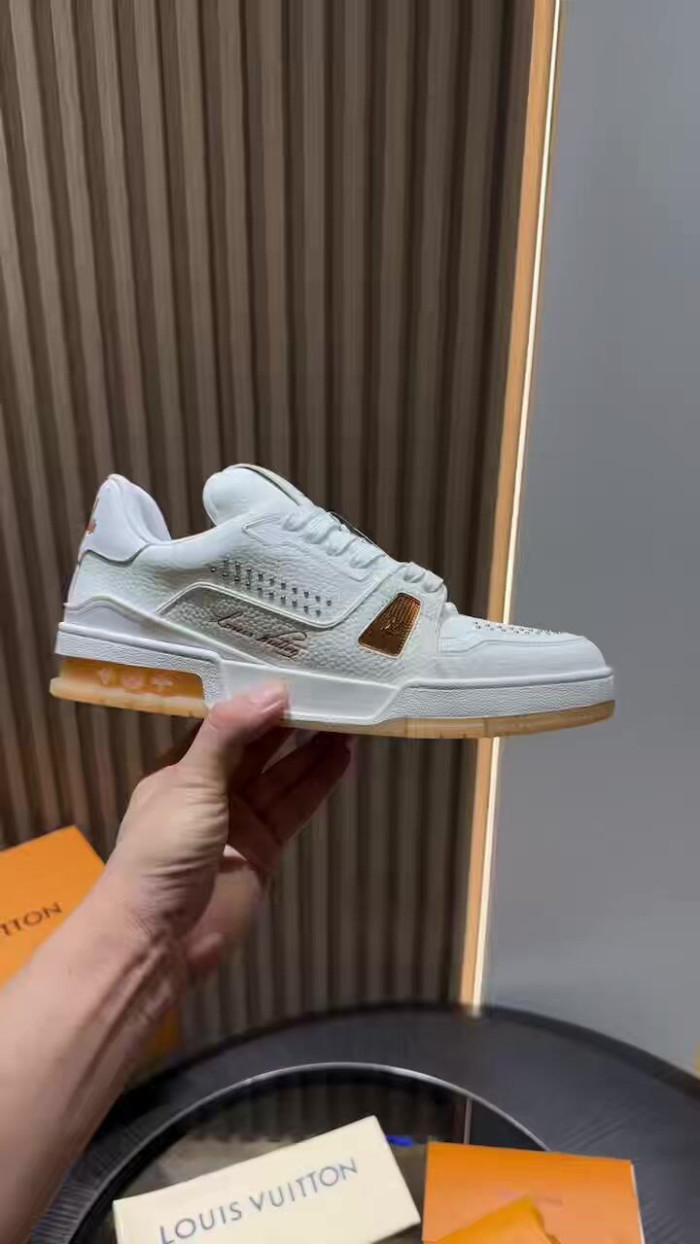 LV snekaers 211
