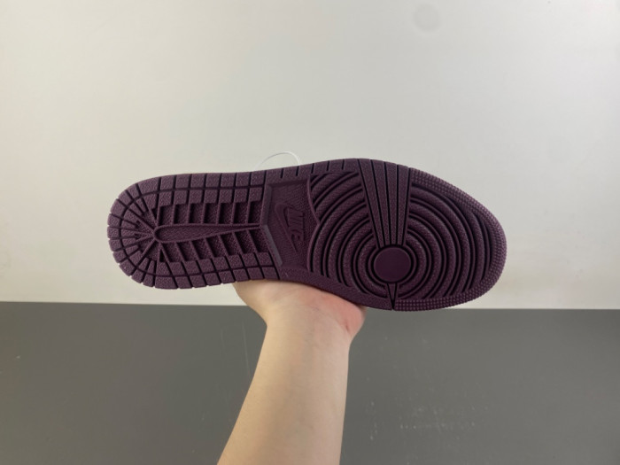 Travis Scott x Air Jordan 1 Low-DZ4137-700