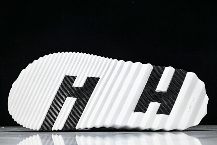 H**me5 Sandal 42