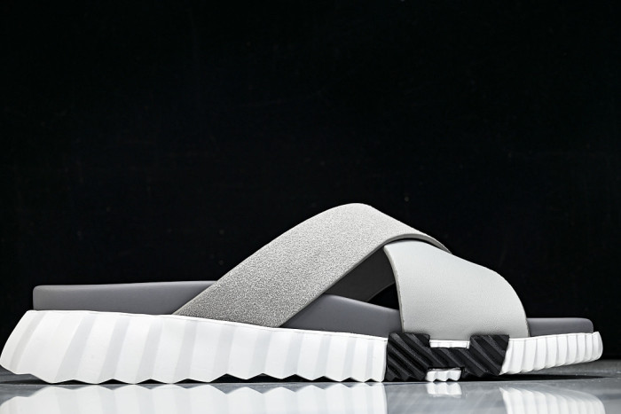 H**me5 Sandal 42