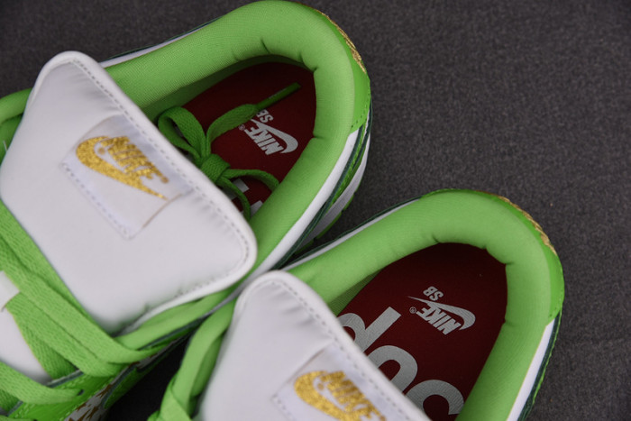 SUPREME X NIKE SB DUNK LOW DH3228-101