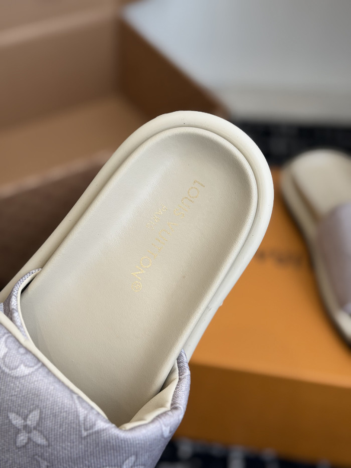 L&V sandal 82