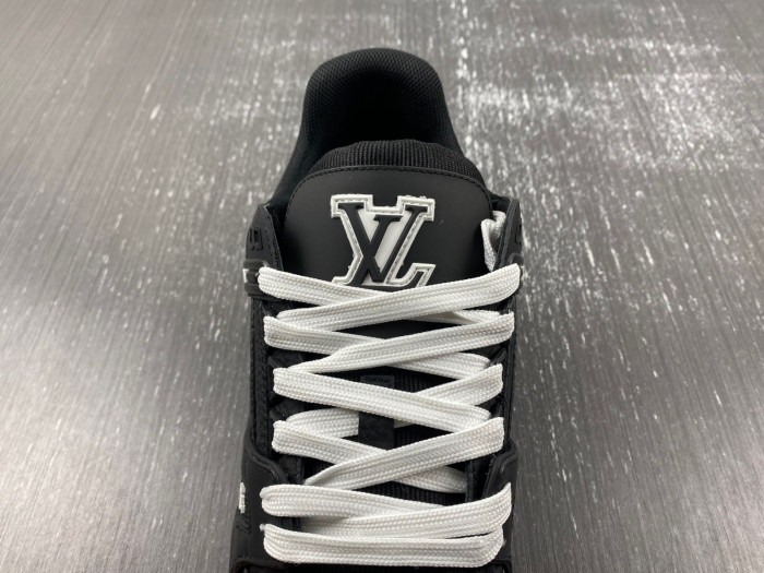 lv snekaers 104