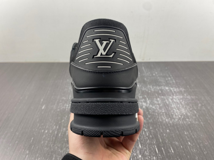 lv snekaers 104