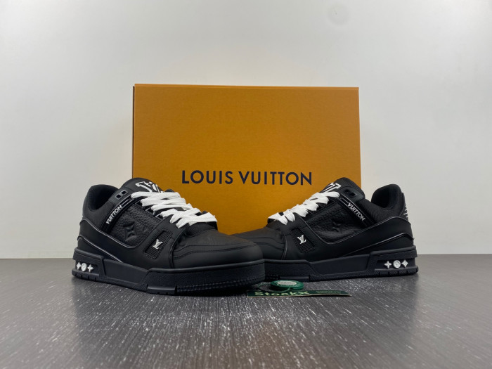 lv snekaers 104