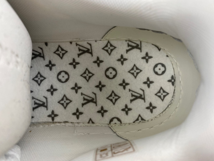 LV snekaers 208