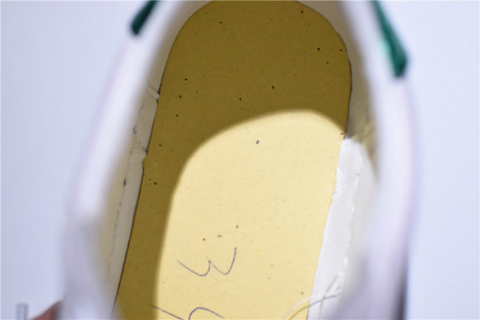 g**i ace embroidered low-top sneaker white with bee