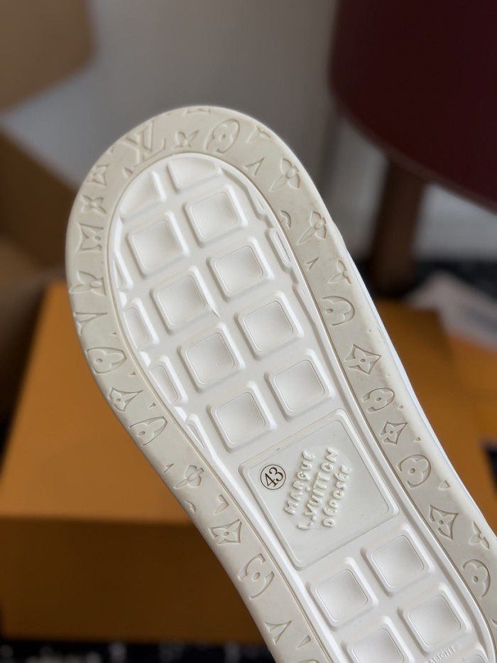 LV snekaers 305