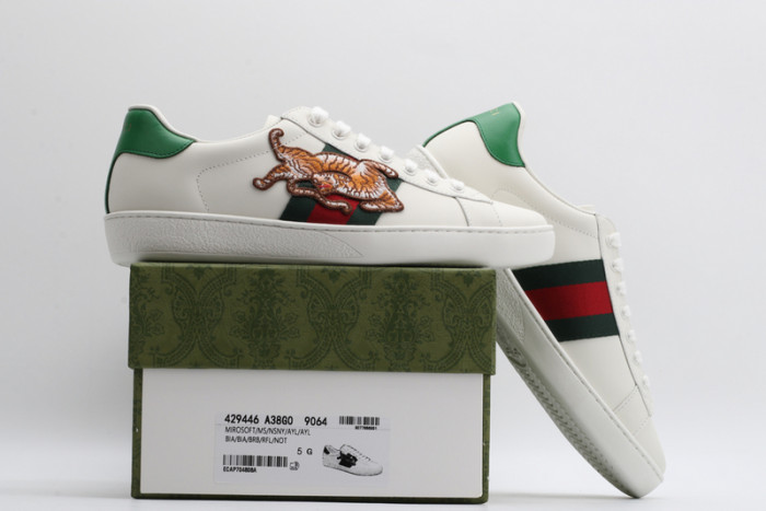 G*u*i* trainer sneaker61