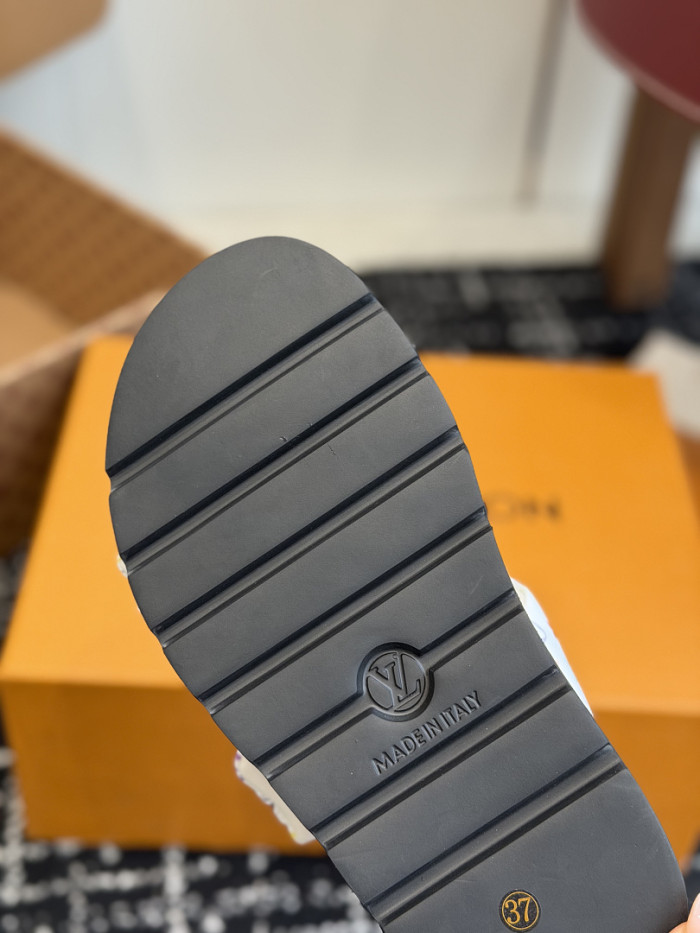 L&V sandal 84