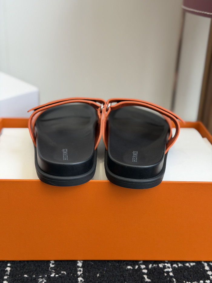 H**me5 Sandal 64