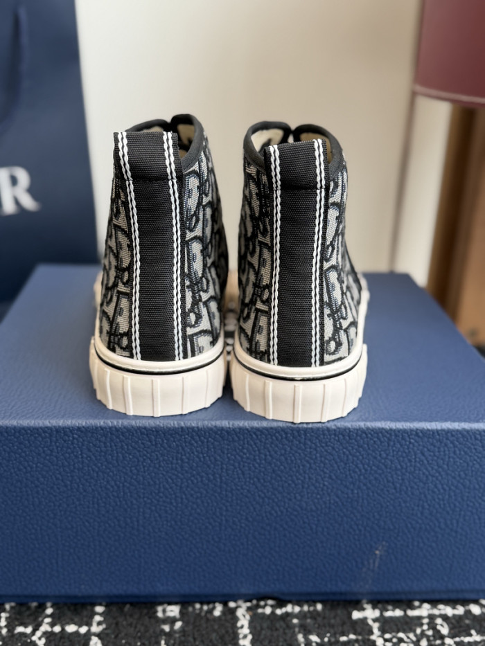 D10r B23 SNEAKER-017