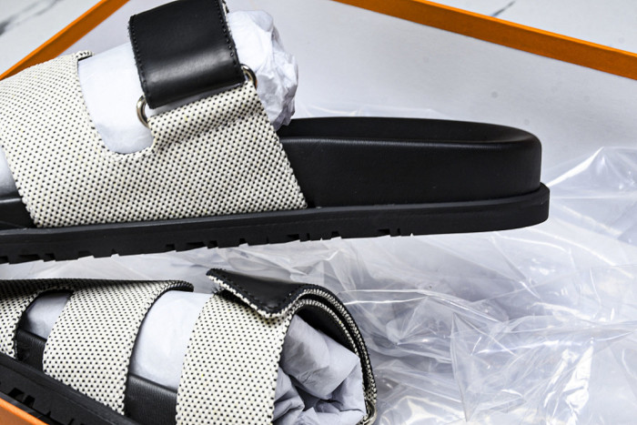 H**me5 Sandal 48