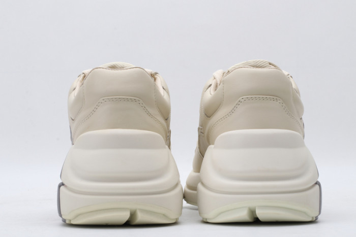 G*u*i* trainer sneaker34