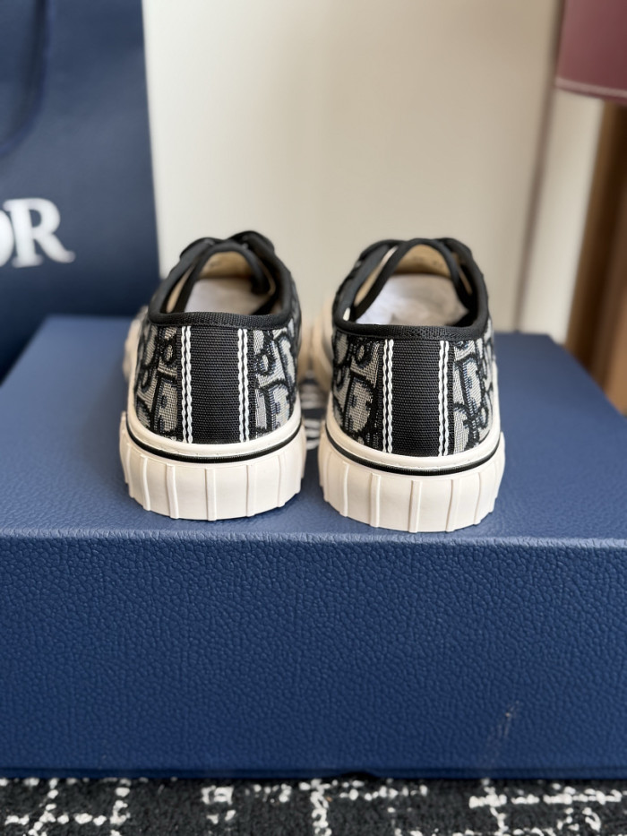 D10r B23 SNEAKER-014